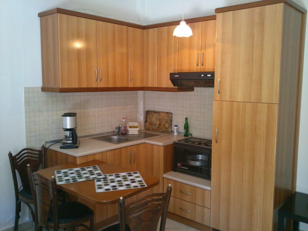 Gkoloi Studios & Apartments Kalyves Polygyrou Rum bild
